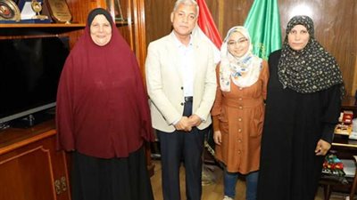 صانت زوجها المعاق وحفظت بناتها القرآن..”أسماء“ زوجة وأم مثالية