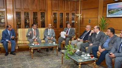 رئيس جامعة أسيوط يستقبل لجنة التقييم للمسابقة الرئاسية لاختيار أفضل جامعة