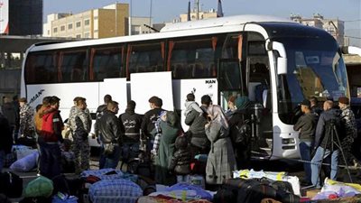 هيئات الإغاثة تسعى للوصول لآلاف السوريين بعد إجلاء موظفيها الأجانب من شمال سوريا