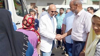 مدير صحة الشرقية يتفقد القافلة الطبية بجزيرة النص بفاقوس