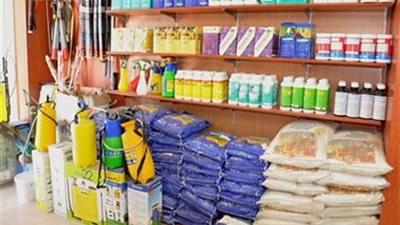 التحفظ على 155 طن أسمدة ومبيدات بمخزن بالبحيرة