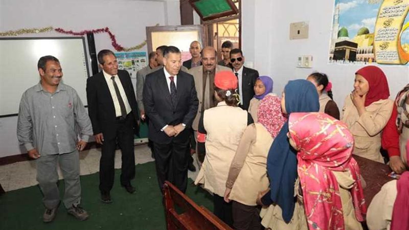 محافظ بني سويف يتابع