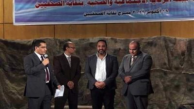 عاجل .. أيمن عبدالمجيد يرحب بأبناء الصحفيين في حفل تكريمهم بالنقابة