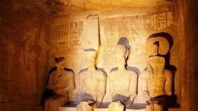 لا تنسوا.. 22 أكتوبر أشعة الشمس تتعامد على قدس أقداس معبد أبوسمبل