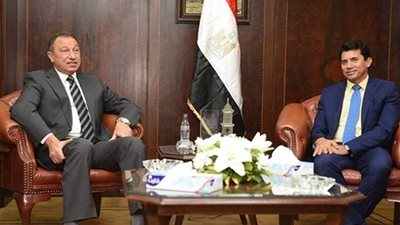 كواليس جلسة وزير الرياضة مع الخطيب اليوم.. ضمانات للأهلي واتجاه للتراجع