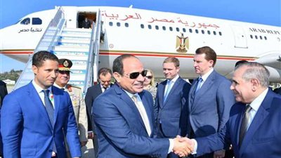 موجز الرابعة.. الرئيس السيسي يصل إلى مدينة سوتشي لرئاسة القمة الإفريقية