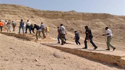 وفد إفريقي يزور منطقة آثار تل العمارنة بالمنيا