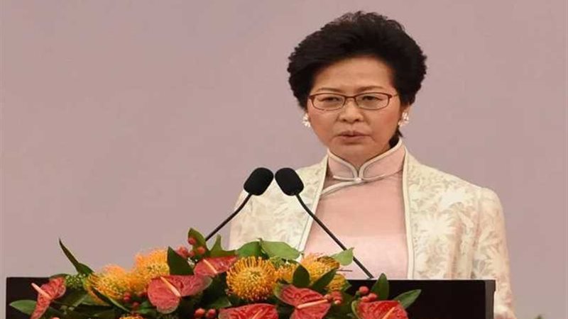 رئيسة هونج كونج والشرطة