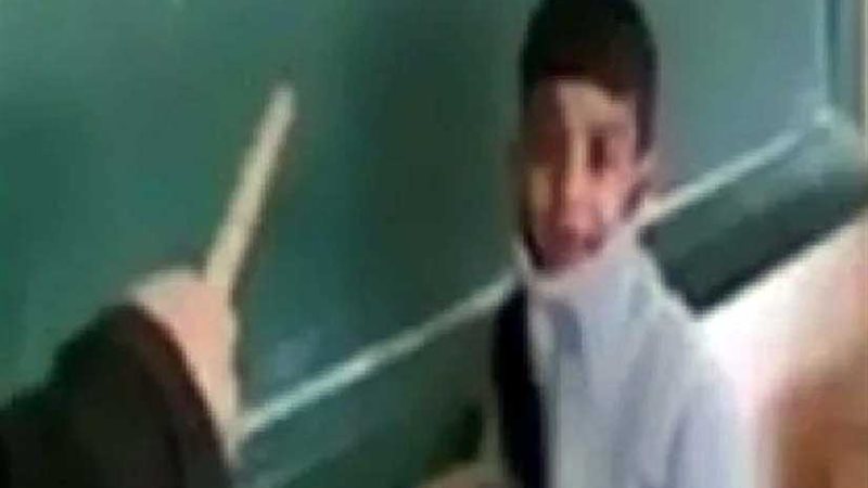 اتهام مدرس بجلد تلميذ