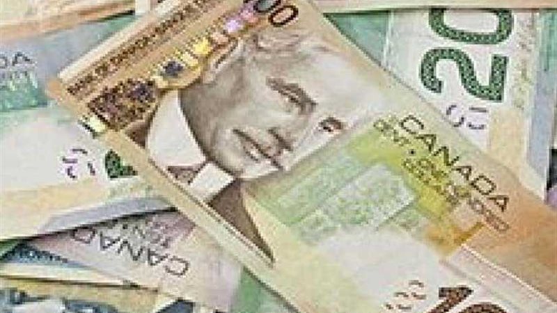 الدولار الكندي يسجل
