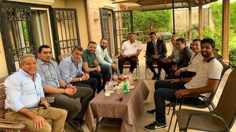 عاجل ..الأهلي يتمسك