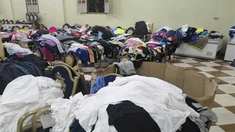 2000 قطعة ملابس وأدوات