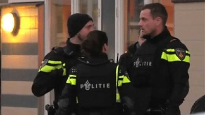 عاجل.. الشرطة البريطانية تداهم منزلين بعد العثور على 39 جثة قرب لندن