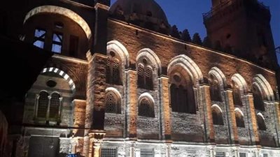 الآثار : بدء تشغيل نظام الإضاءة الجديد بمجموعة قلاوون في شارع المعز