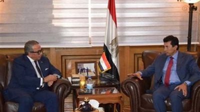 وزير الرياضة والجنايني يؤازران الزمالك في استاد السلام