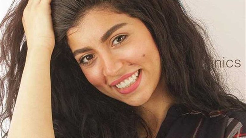 كارولين عزمي: ردود