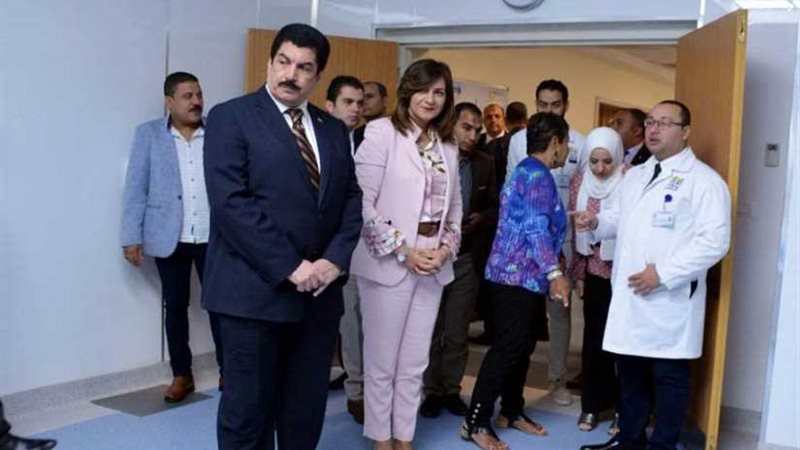 وزيرة الهجرة ومحافظ