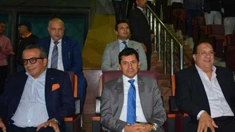 وزير الرياضة يهنئ