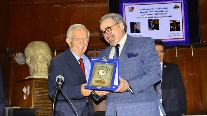 اتحاد الكتاب يكرم