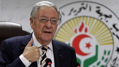 المرشح المستقل عباس جمال يقدم أوراق ترشحه للانتخابات الرئاسية الجزائرية