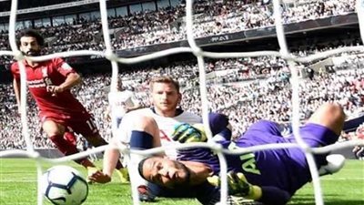 هل يستعيد «صلاح» عافيته التهديفية أمام توتنهام من أجل الذهبية الثالثة؟