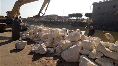 رصف طريق جسر ترعة فرهاش بالدلنجات بتكلفة 3 ملايين و870 ألف جنيه