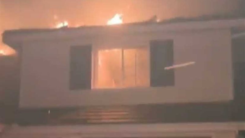 الحرائق تجبر 90 ألف