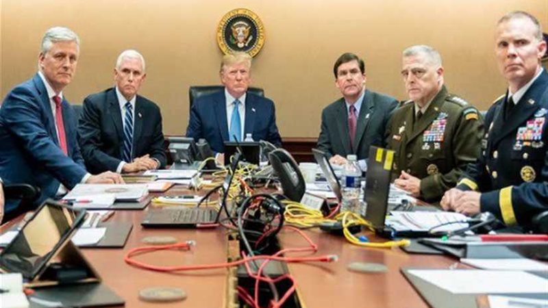 الرئيس الأمريكي يراقب