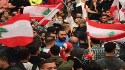 عاجل..الجيش يتدخل لإيقاف اشتباكات بين المتظاهرين فى لبنان والرافضين لقطع الطرق