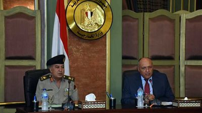 وزير الخارجية يلتقي الدفعة 49 من دارسي دورة الدفاع الوطني لأكاديمية ناصر العسكرية