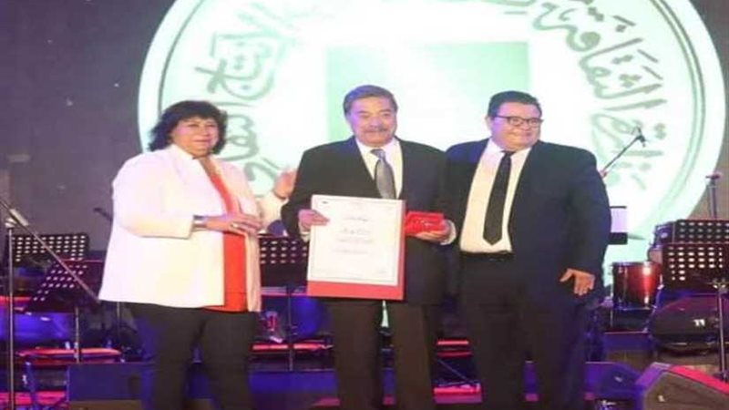 وزيرة الثقافة كرمت