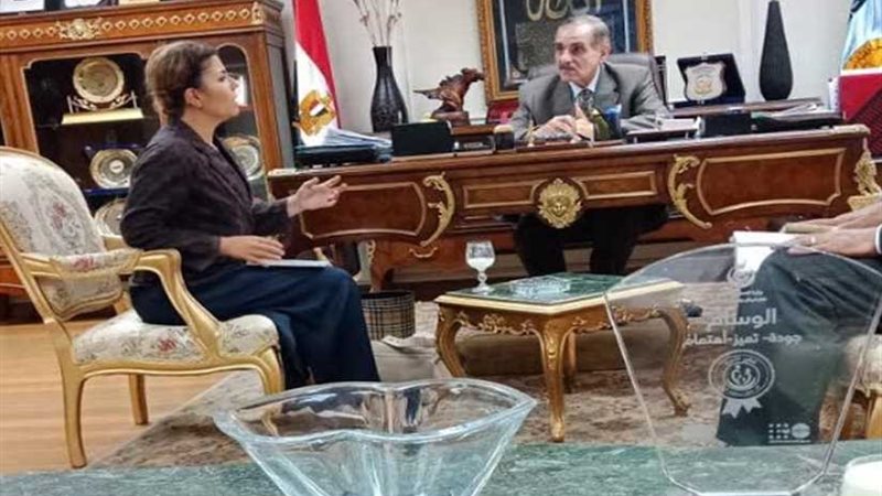 محافظ أسيوط يستقبل