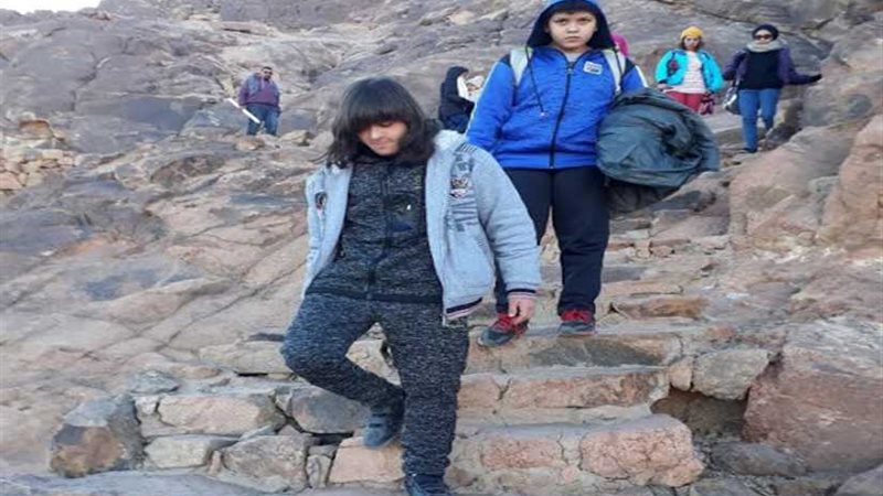 تسلق أول طفل من ذوي