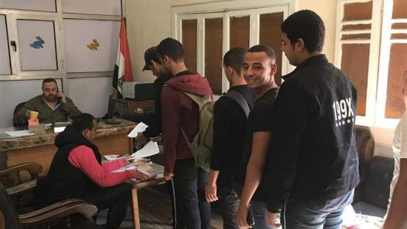 955 طالبا وطالبة