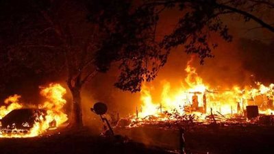 رياح عنيفة تؤجج الحرائق في كاليفورنيا لليوم الثاني