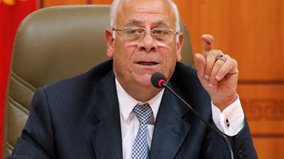 محافظ بورسعيد: جميع المشروعات تستهدف خدمة الشباب.. ويجب القضاء على ظاهرة الدروس الخصوصية