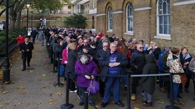 عاجل... اصطفاف آلاف الزائرين أمام معرض توت عنخ أمون في أول يوم افتتاحه للجمهور