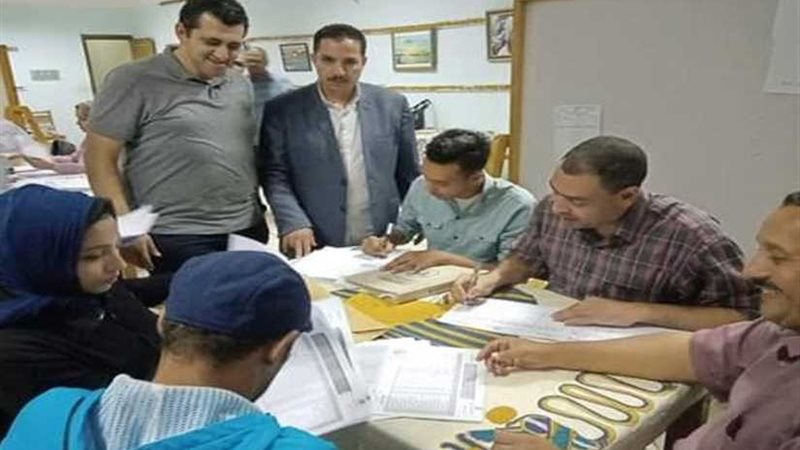 1204 طالب وطالبة