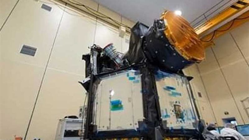 إطلاق القمر الصناعي