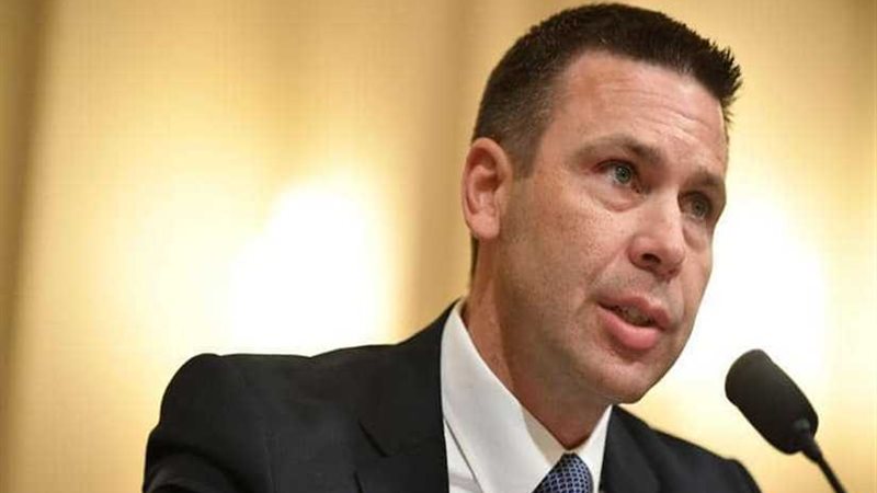 وزير جديد يغادر إدارة