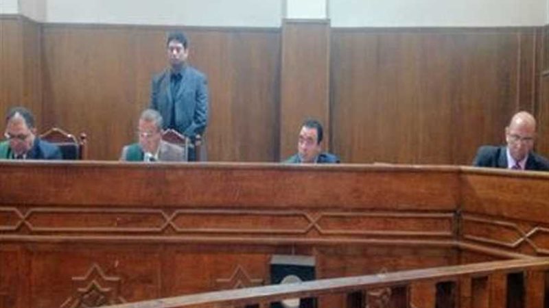 المشدد لـ ٣ من أعضاء