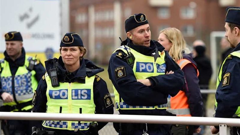 اعتقال 3 أشخاص للاشتباه