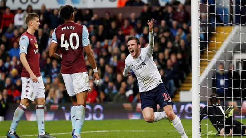 ليفربول المتصدر يخطف