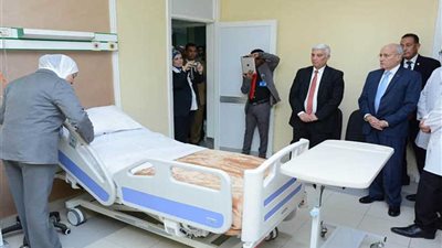 عاجل.. وزير الانتاج الحربي يفتتح 4 وحدات صحية بالمركز الطبى التخصصى بحلوان