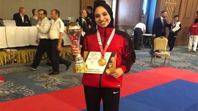 تخصصت في الكاتا.. «شروق» بطلة ذهبية وصلت للعالمية في الكاراتيه