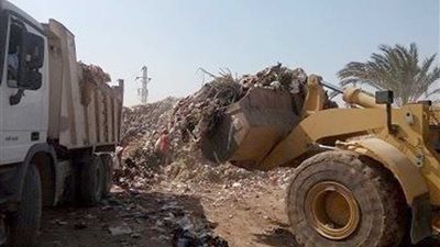 حملات مكبرة لرفع المخلفات الصلبة بشوارع بني مزار بالمنيا