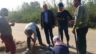 محافظ البحيرة يتابع أعمال رصف مداخل القرى