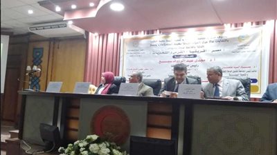 بالاشتراك مع كلية الطب..