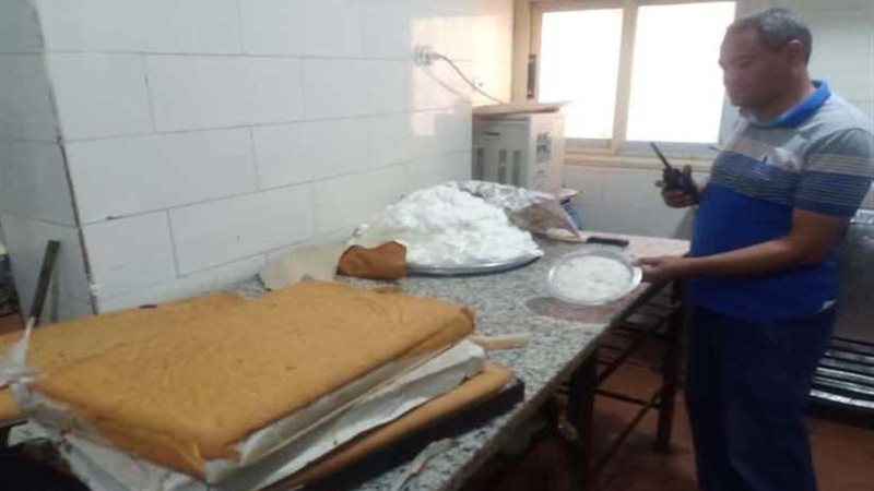 إعدام 15 كيلو حلويات