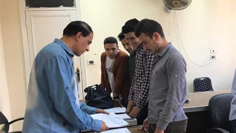 821 طالبا يخوضون